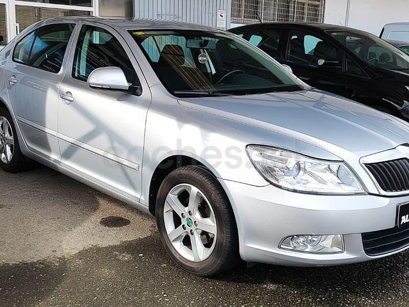 Usado Skoda Octavia 105 CV (77 kW) 2011 Gris / plata Berlina