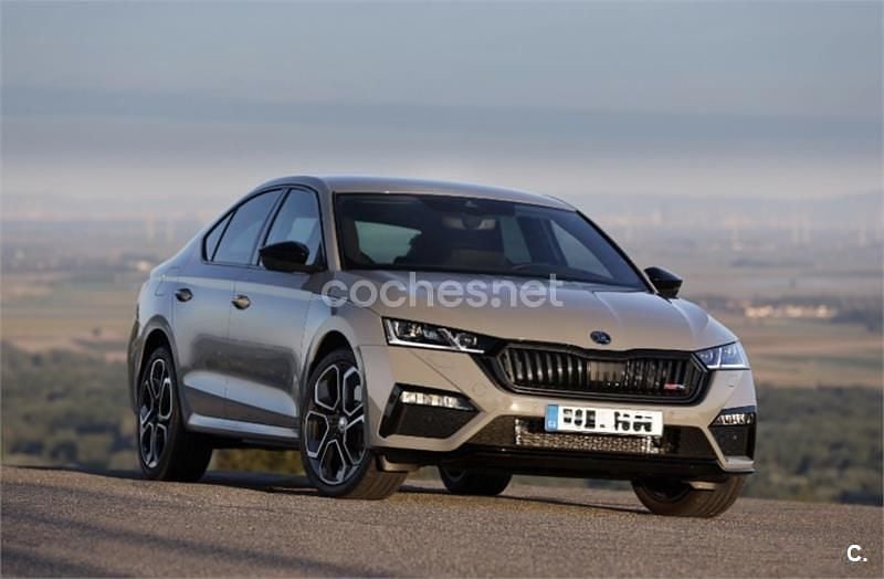 Gris / plata Usado 2021 Skoda Octavia RS Berlina | 33.000 € (Caro) - Imagen 1/1
