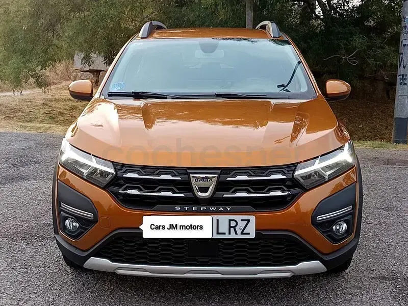 Usado Dacia Sandero Essentiel 100 CV (73 kW) 2021 Naranja Berlina