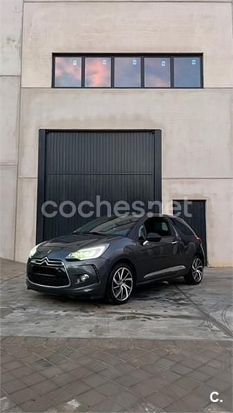 Gris / plata Usado 2016 DS Automobiles DS3 Berlina | 9250 € (Precio justo) - Imagen 1/4
