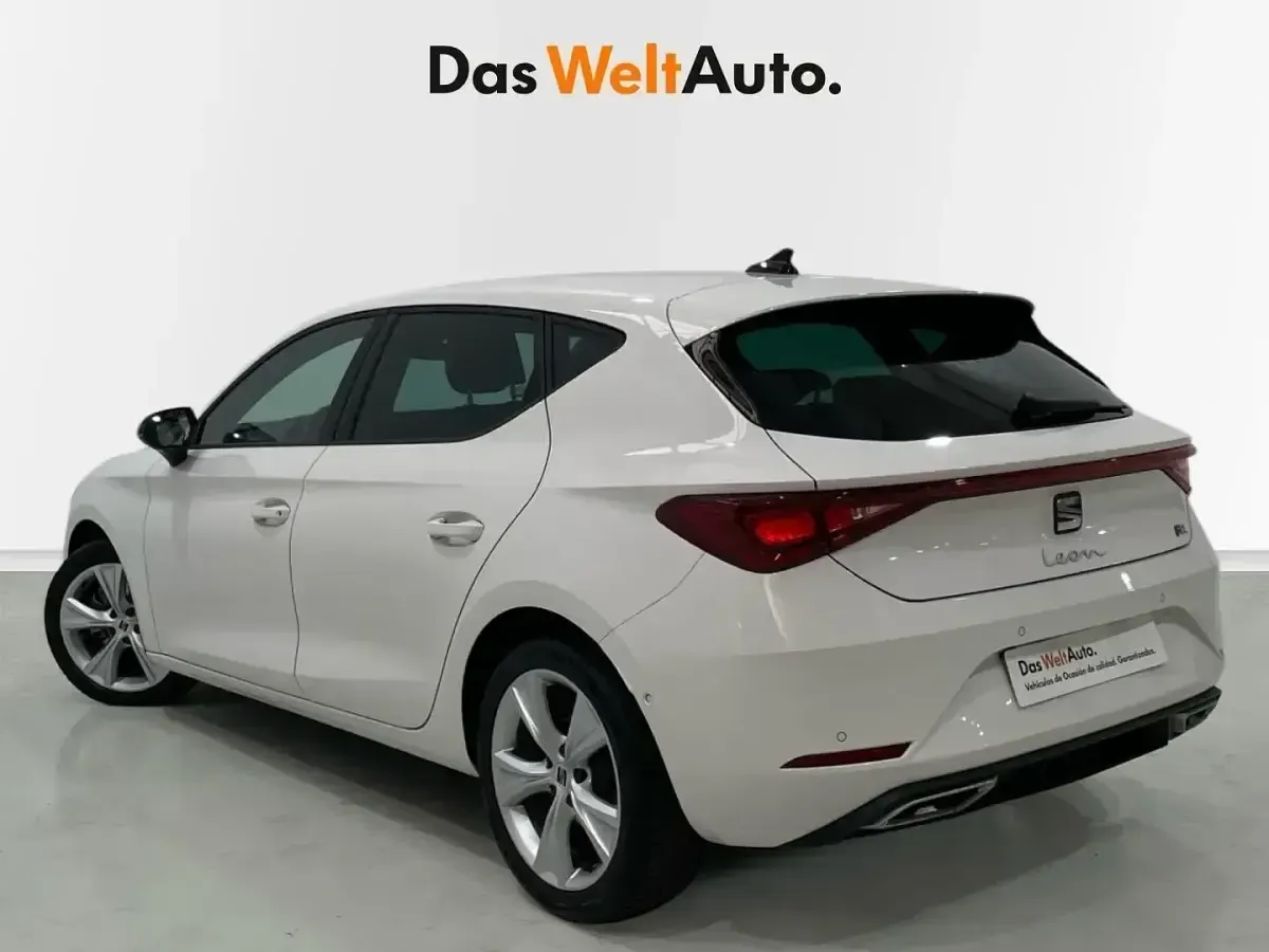 Usado Seat Leon FR 150 CV (110 kW) 2022 Blanco Berlina