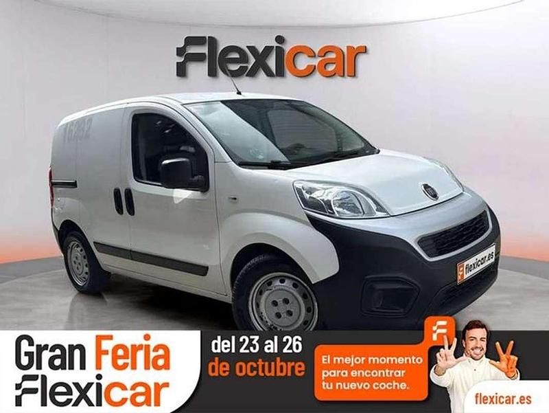 Blanco Usado 2021 Fiat Fiorino Monovolumen | 9990 € (Precio justo) - Imagen 1/4
