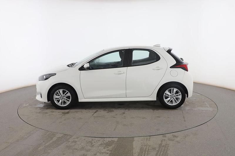 Usado Toyota Yaris Hybrid Active 116 CV (85 kW) 2022 Blanco Berlina
