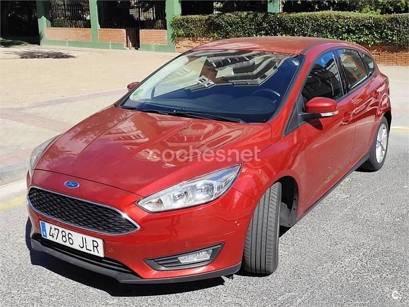 Usado Ford Focus Trend 125 CV (91 kW) 2016 Rojo Berlina
