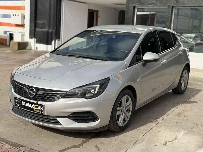 Usado Opel Astra Design & Tech 122 HP (89 kW) 2021 Prateado Citadino