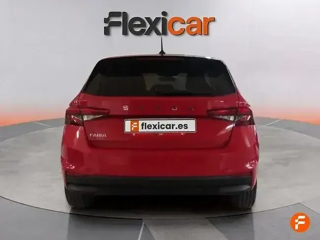 Usado Skoda Fabia Selection 115 CV (84 kW) 2025 Rojo Utilitario