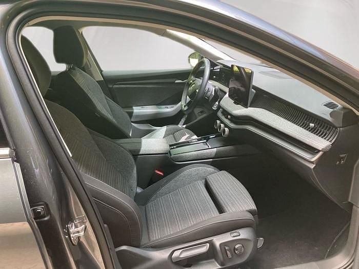 Usado Skoda Superb Selection 150 CV (110 kW) 2025 Gris