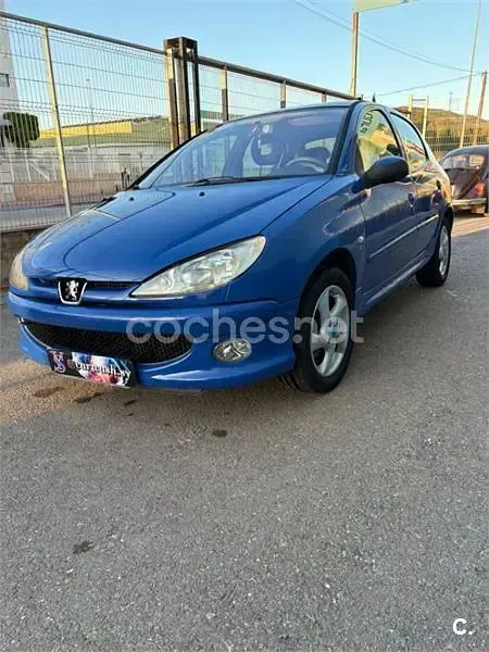 Usado Peugeot 206 90 CV (66 kW) 2006 Azul Berlina