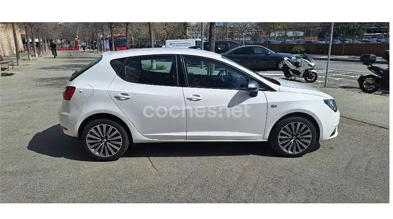 Usado Seat Ibiza CONNECT 110 CV (80 kW) 2016 Blanco Berlina