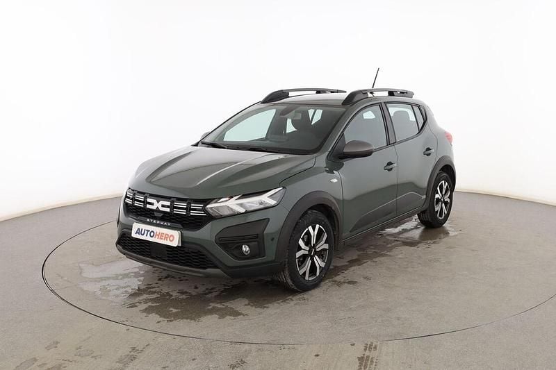 Usado Dacia Sandero Expression 110 CV (80 kW) 2023 Verde Berlina