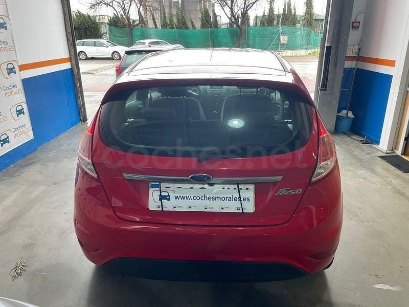 Usado Ford Fiesta Trend 82 CV (60 kW) 2016 Rojo Berlina