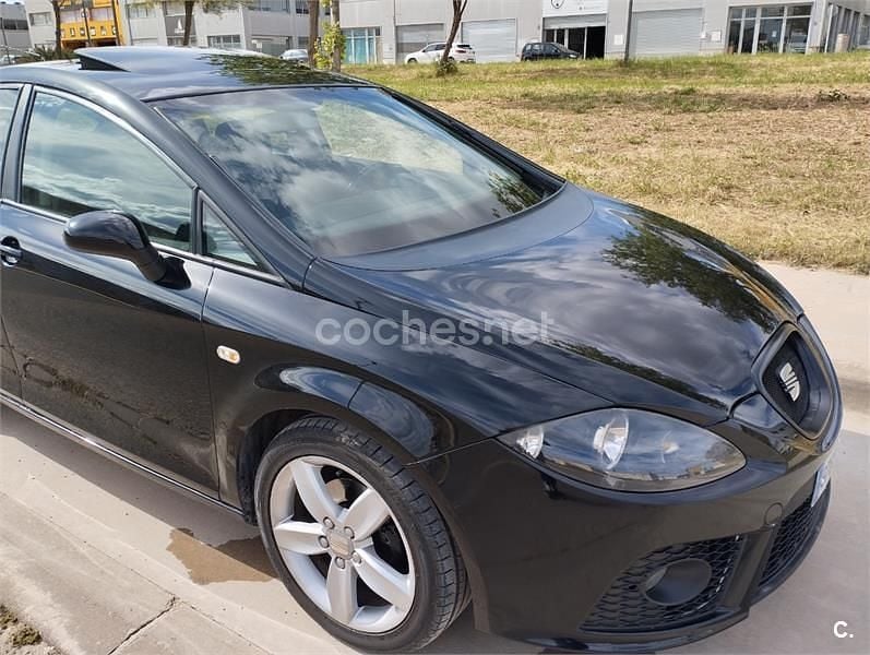 Usado Seat Leon Reference 140 CV (102 kW) 2007 Negro Utilitario