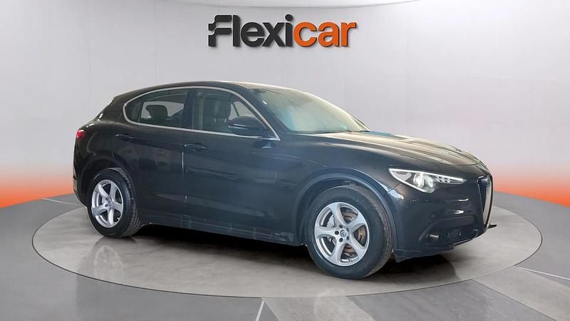 Usado Alfa Romeo Stelvio 180 CV (132 kW) 2017 Negro SUV