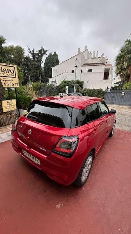 Usado Suzuki Swift 83 CV (61 kW) 2025 Rojo Utilitario