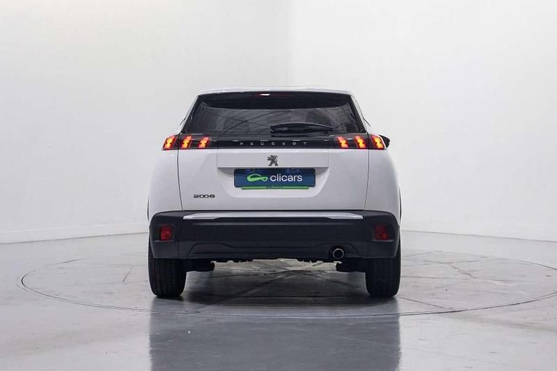 Usado Peugeot 2008 Active 110 CV (80 kW) 2022 Blanco SUV