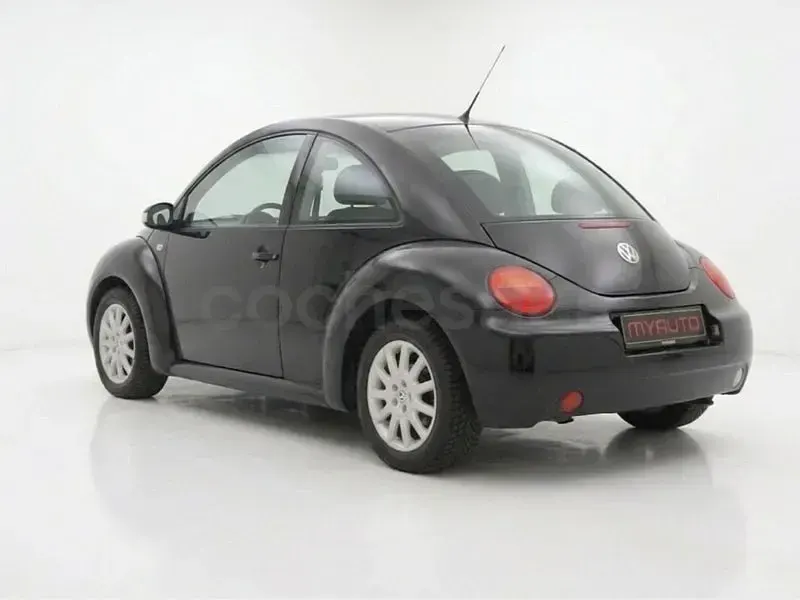 Begagnad VW New Beetle 102 HK (75 kW) 2006 Svart Halvkombi