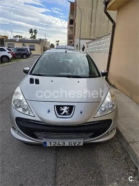 Usado Peugeot 206+ 60 CV (44 kW) 2010 Gris / plata Utilitario