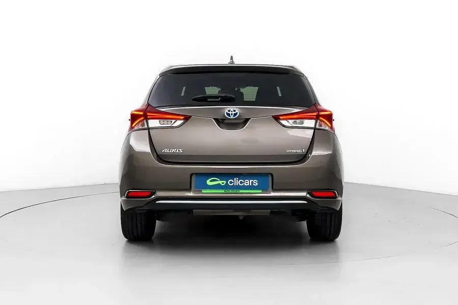 Usado Toyota Auris Hybrid Active 136 CV (100 kW) 2018 Marrón Berlina
