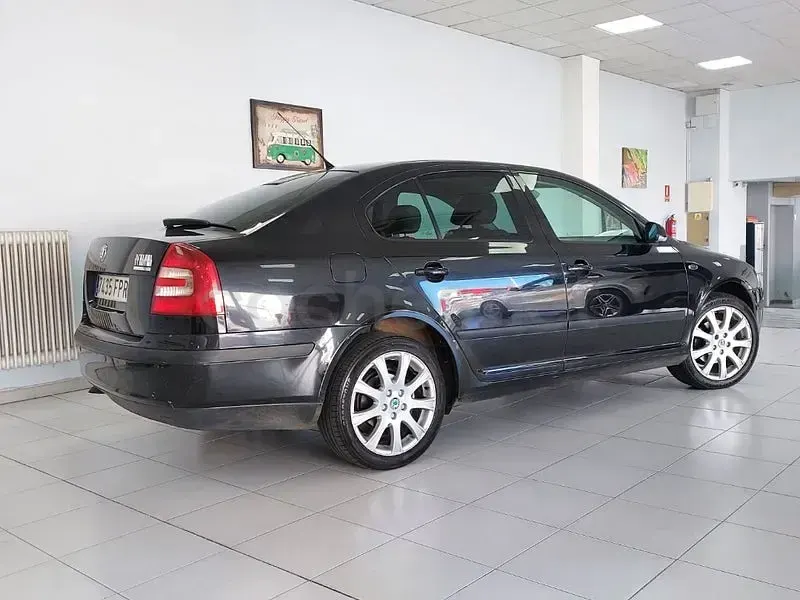 Usado Skoda Octavia 140 CV (102 kW) 2007 Negro Berlina