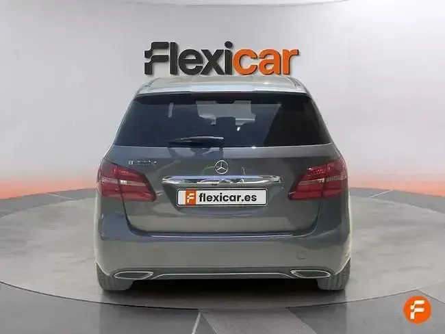 Usado Mercedes B200 136 CV (100 kW) 2017 Gris Utilitario