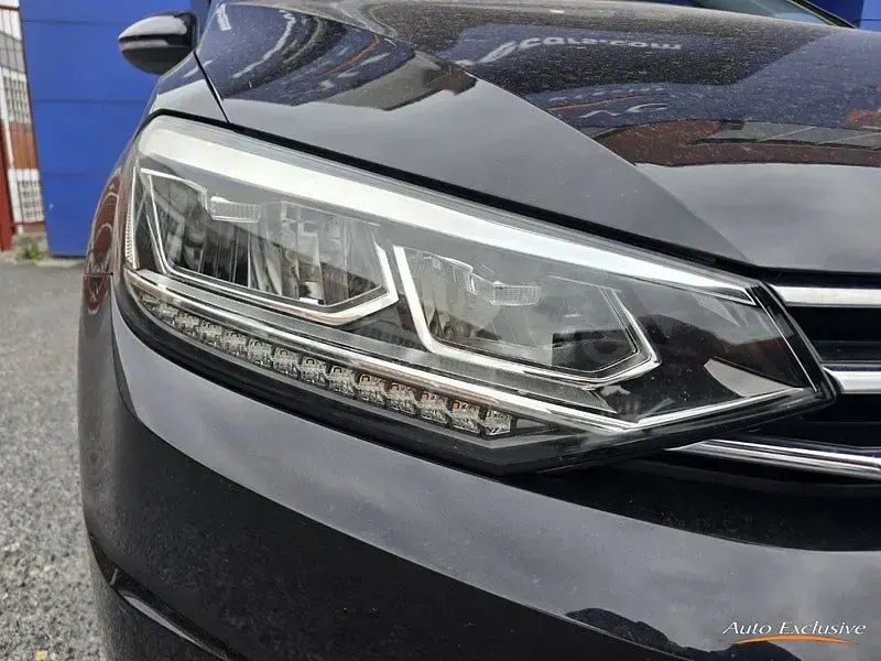 Usado VW Touran Advance 115 CV (84 kW) 2017 Negro Monovolumen