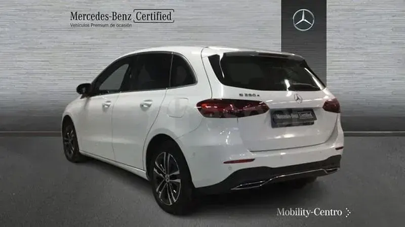 Usado Mercedes B250 218 CV (160 kW) 2024 Blanco Utilitario
