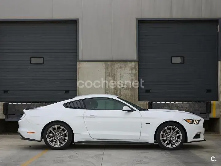 Usado Ford Mustang GT 418 CV (307 kW) 2016 Blanco Coupe