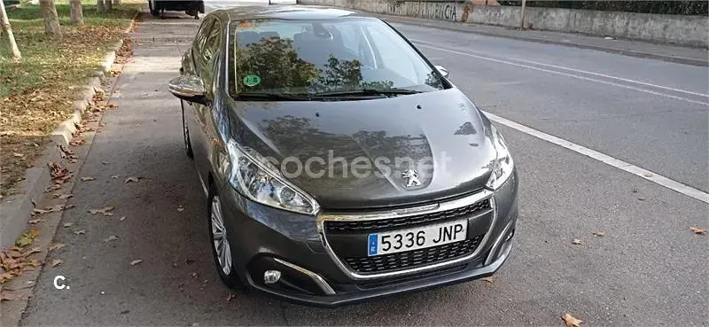 Usado Peugeot 208 Allure 100 CV (73 kW) 2016 Negro Utilitario