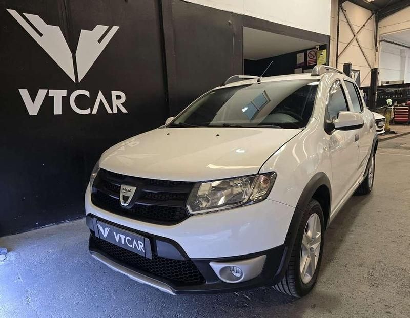 Usado Dacia Sandero Stepway 90 CV (66 kW) 2015 Blanco Utilitario