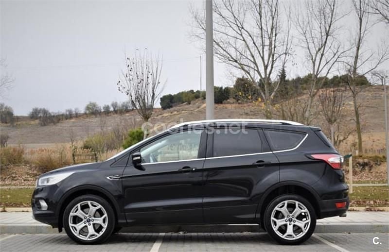 Negro Usado 2013 Ford Kuga Titanium SUV | 8200 € (Precio justo) - Imagen 1/4