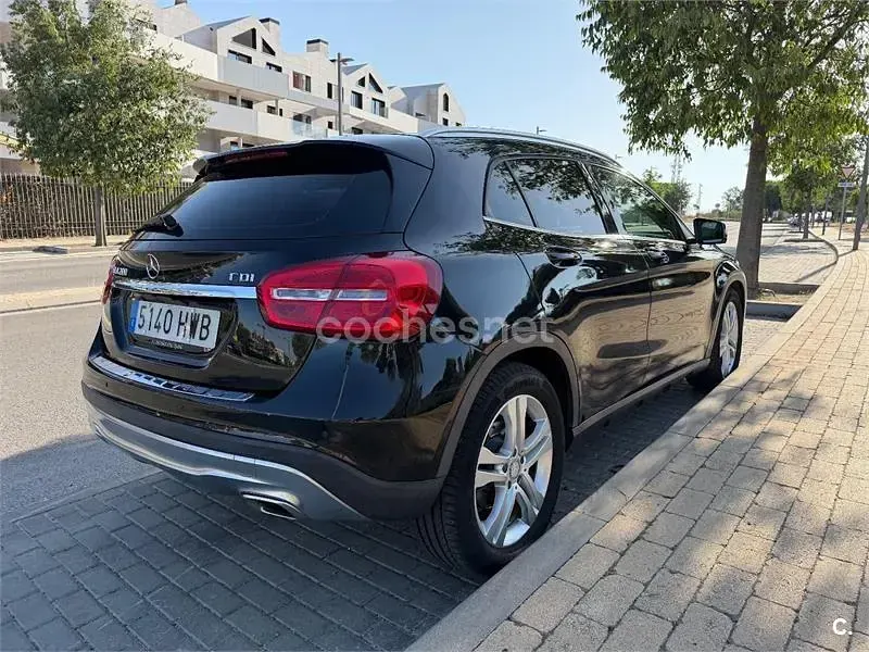 Usado Mercedes GLA200 Urban 136 CV (100 kW) 2014 Negro SUV