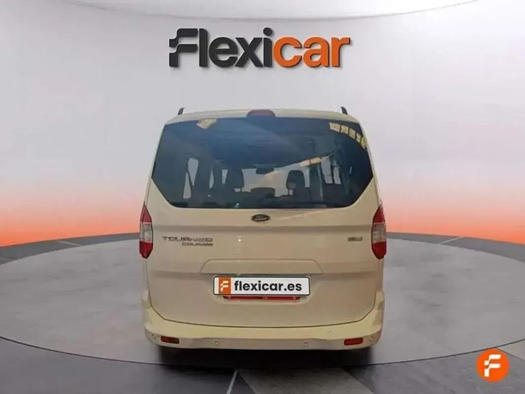 Usado Ford Tourneo Courier Ambiente 102 CV (75 kW) 2018 Blanco Monovolumen