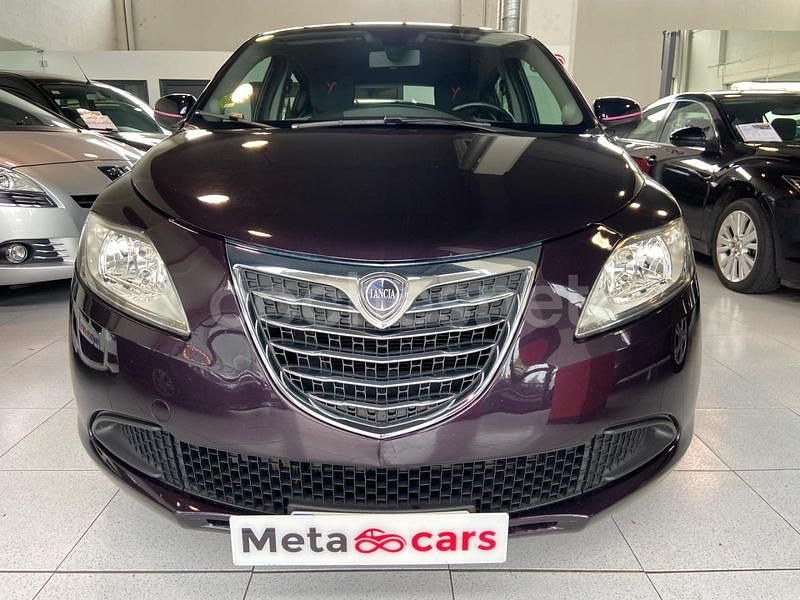 Usado Lancia Ypsilon 69 CV (50 kW) 2014 Violeta / lila Utilitario