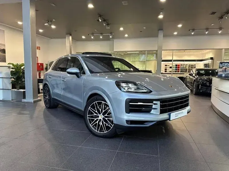 Usado Porsche Cayenne E-Hybrid 470 CV (345 kW) 2023 Gris / plata SUV