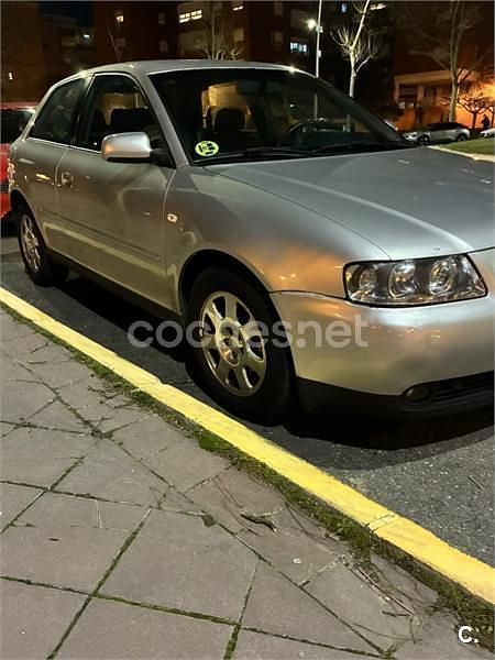 Usado Audi A3 Ambition 101 CV (74 kW) 2001 Gris / plata Utilitario