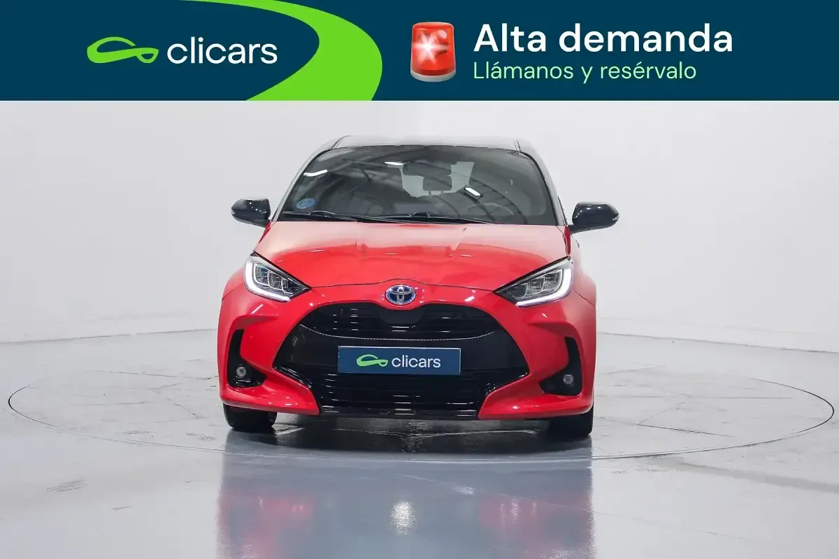 Usado Toyota Yaris Plus 75 CV (55 kW) 2021 Rojo Utilitario