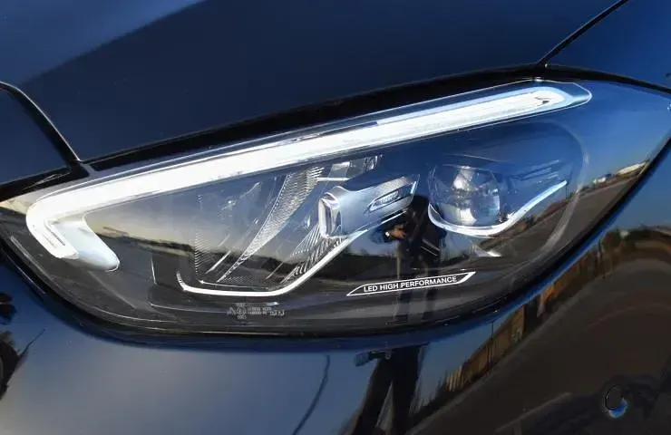 Usado Mercedes C200 Advanced 163 CV (119 kW) 2022 Plata (high tech) Berlina