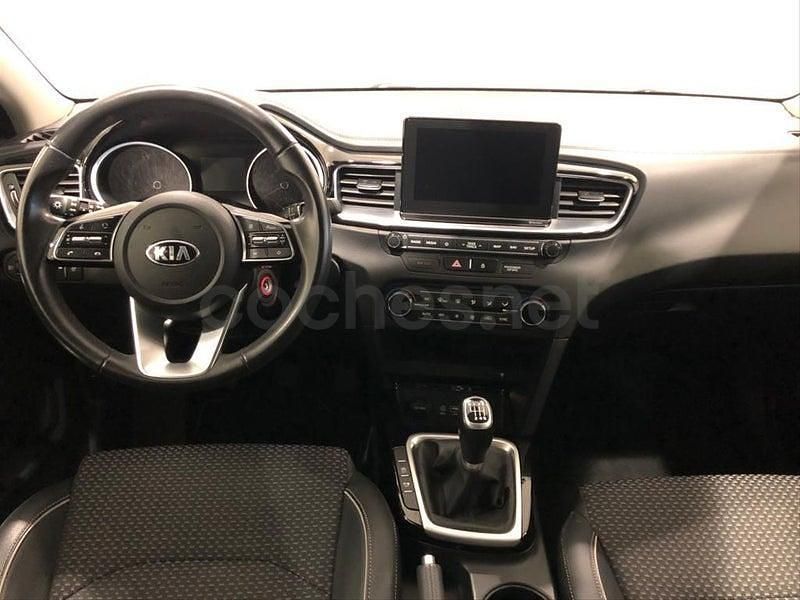 Usado Kia Ceed 120 CV (88 kW) 2019 Azul Utilitario
