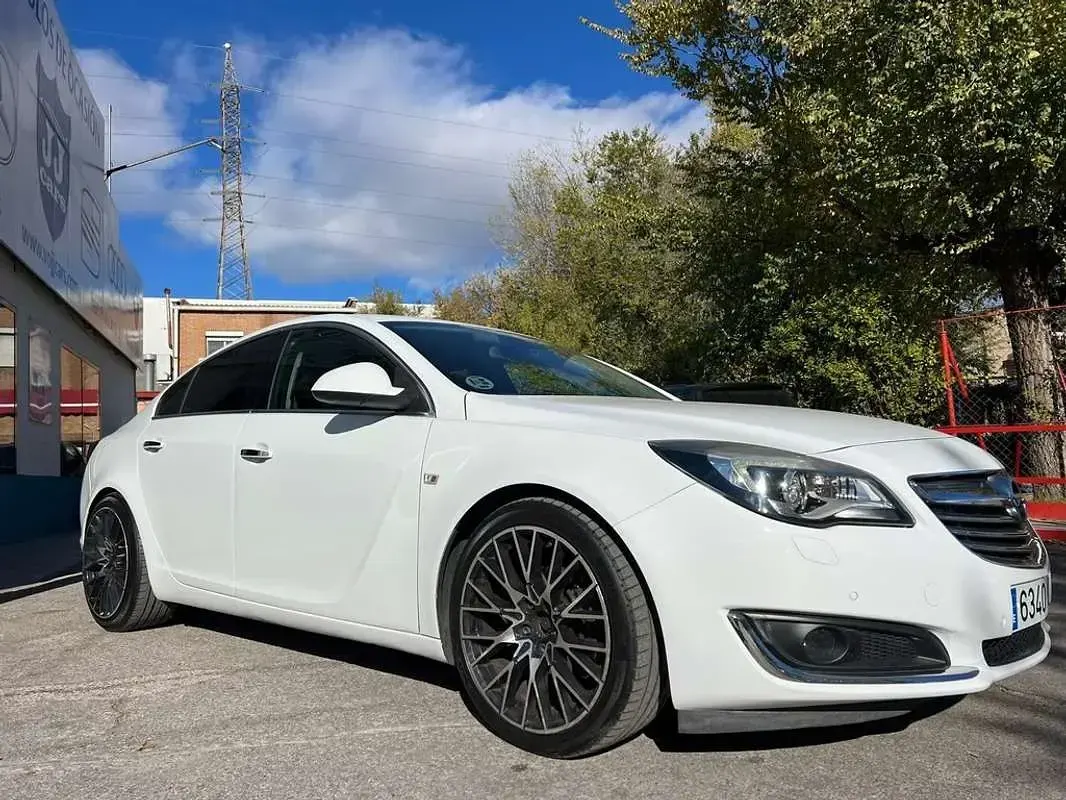 Usado Opel Insignia Excellence 140 CV (102 kW) 2014 Blanco Berlina