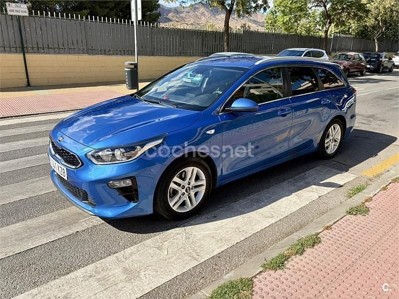 Usado Kia Ceed 115 CV (84 kW) 2019 Azul Utilitario