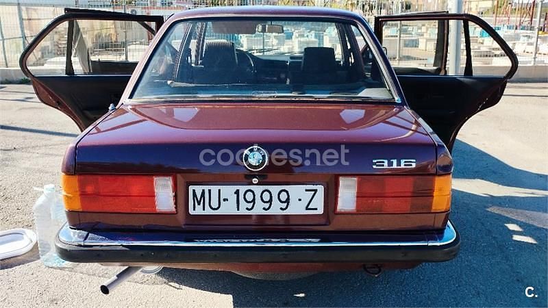 Usado BMW 316 90 CV (66 kW) 1987 Granate Berlina