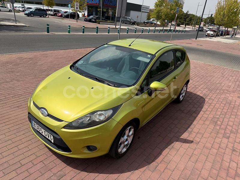Verde Usado 2011 Ford Fiesta Titanium Utilitario | 4000 € (Buen precio) - Imagen 1/4