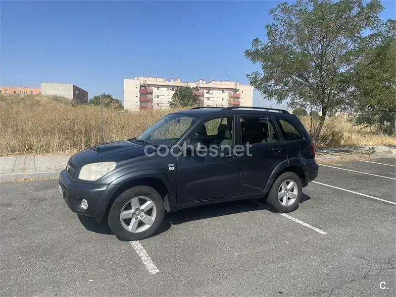 Usado Toyota RAV4 Executive 116 CV (85 kW) 2005 Gris / plata SUV