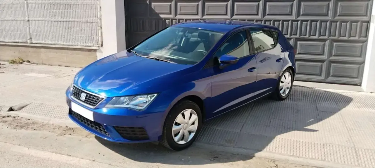 Usado Seat Leon Reference 110 CV (80 kW) 2018 Azul Utilitario