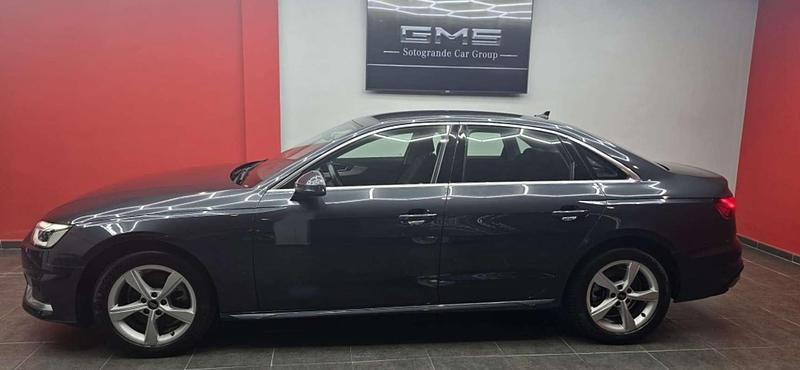 Usado Audi A4 Advanced 136 CV (100 kW) 2022 Gris Berlina