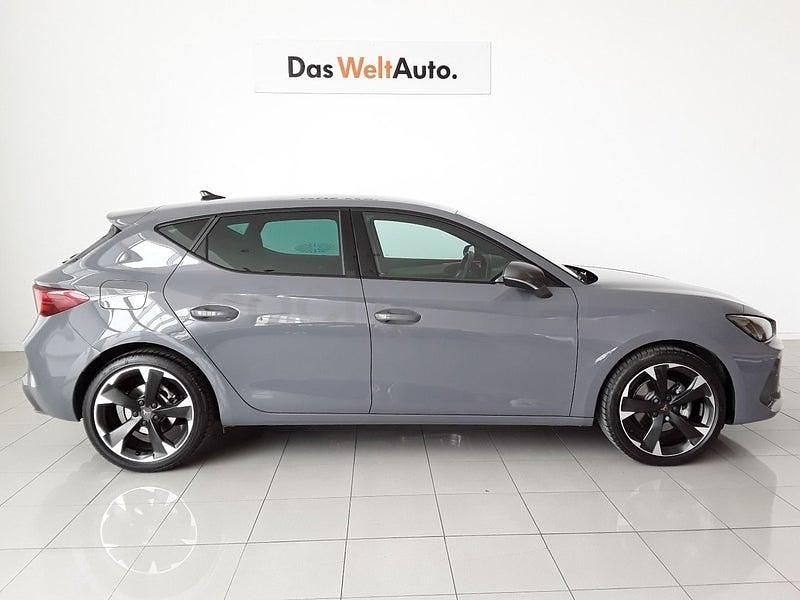 Usado Cupra Leon 150 CV (110 kW) 2024 Gris / plata Berlina
