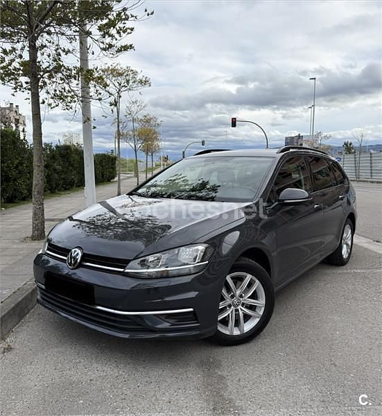 Usado VW Golf VII Advance 115 CV (84 kW) 2019 Gris / plata Familiar