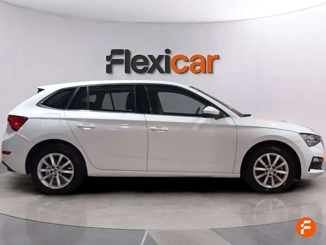 Usado Skoda Scala Style 116 CV (85 kW) 2020 Blanco Utilitario