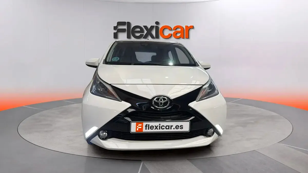 Usado Toyota Aygo X-cite 72 CV (52 kW) 2016 Blanco Utilitario