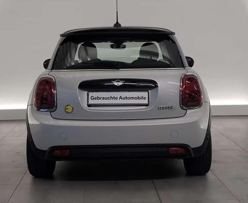 Usado Mini Cooper SE 135 kW (184 CV) 2021 Plateado Utilitario